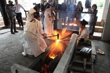 Image of a Japanese swordsmith with his assistants