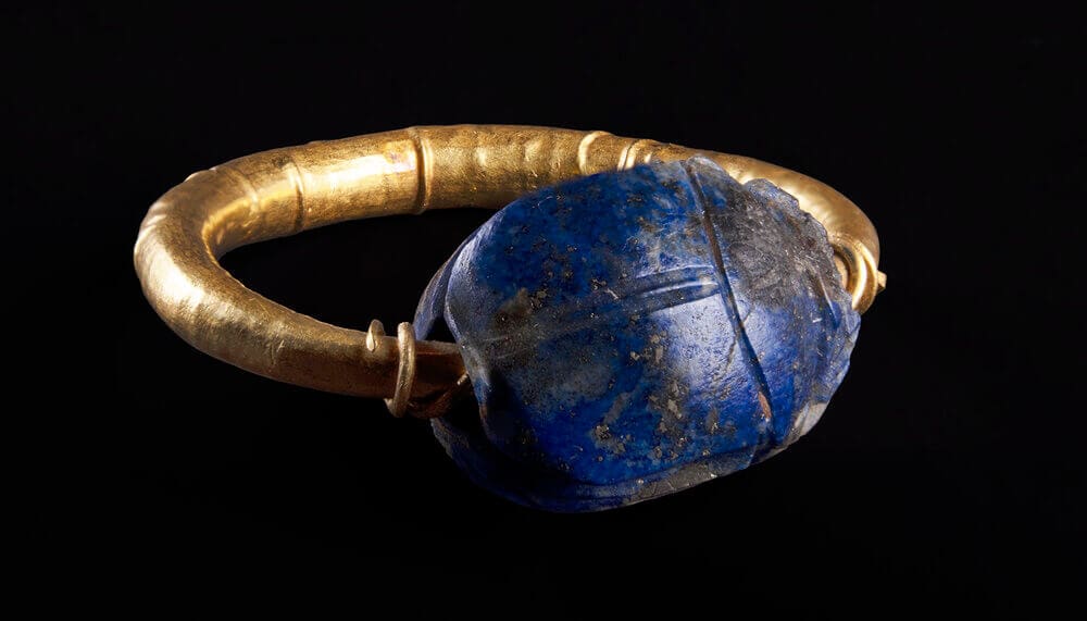 A lapis lazuli scarab ring