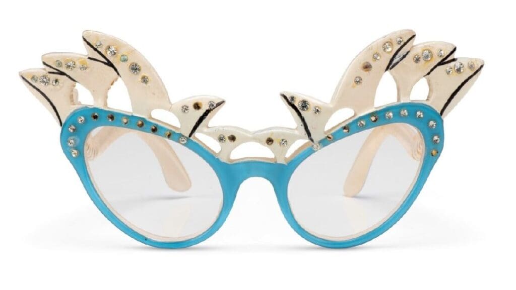 Lot 13 the Sydney opera house glasses, sold for £25,200 estimated at £1k-£1.5k
