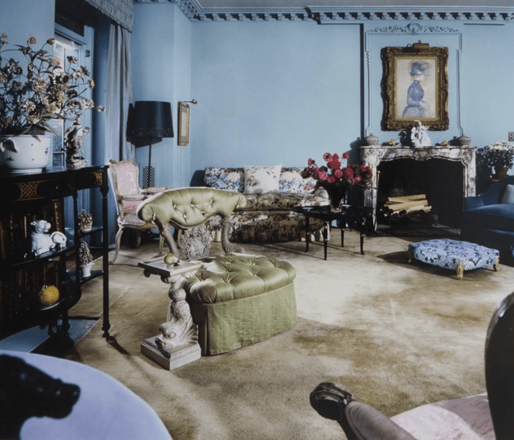 A Syrie Maugham interior featuring a ‘Dolphin’ chair