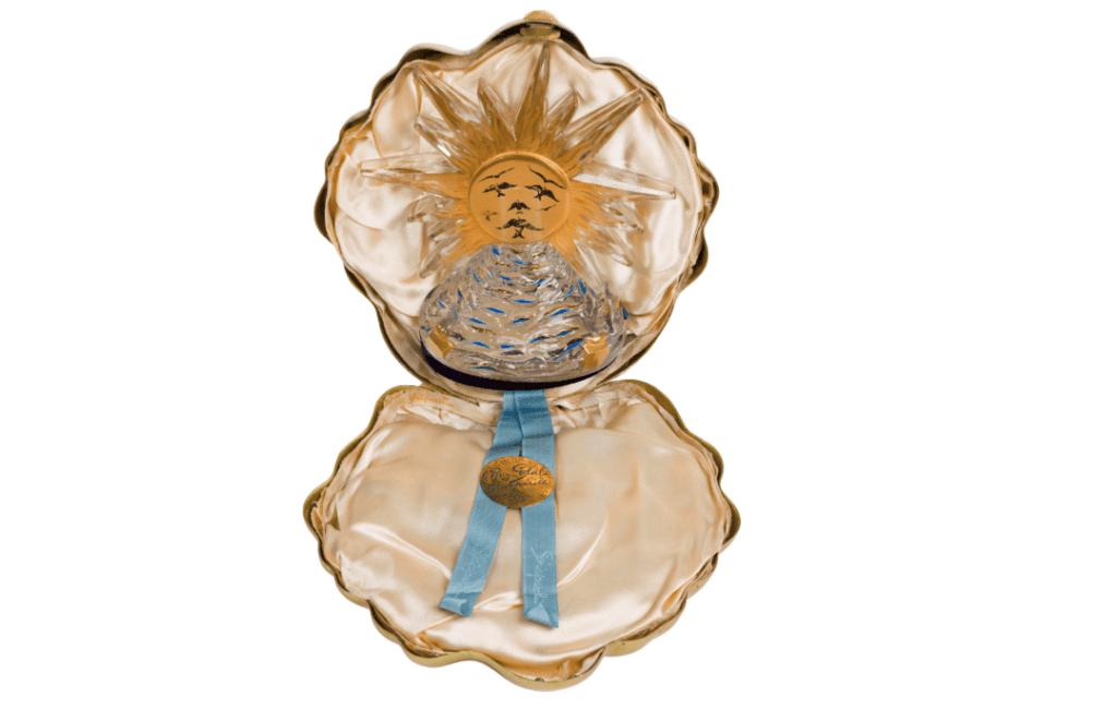 A rare Salvador Dali for Schiaparelli ‘Le Roy Soleil’ perfume bottle and case, sold at Leonard Auctions, US, June 2021 for $4,250. Insurance to £4,000 depending upon condition.