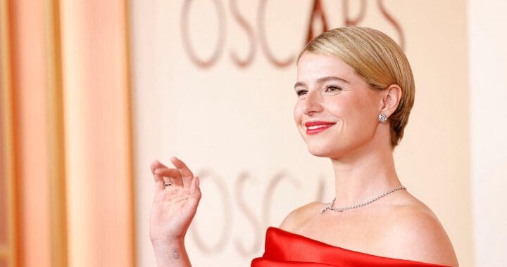 Jessie Buckley Chanel diamond necklace Oscars 2026